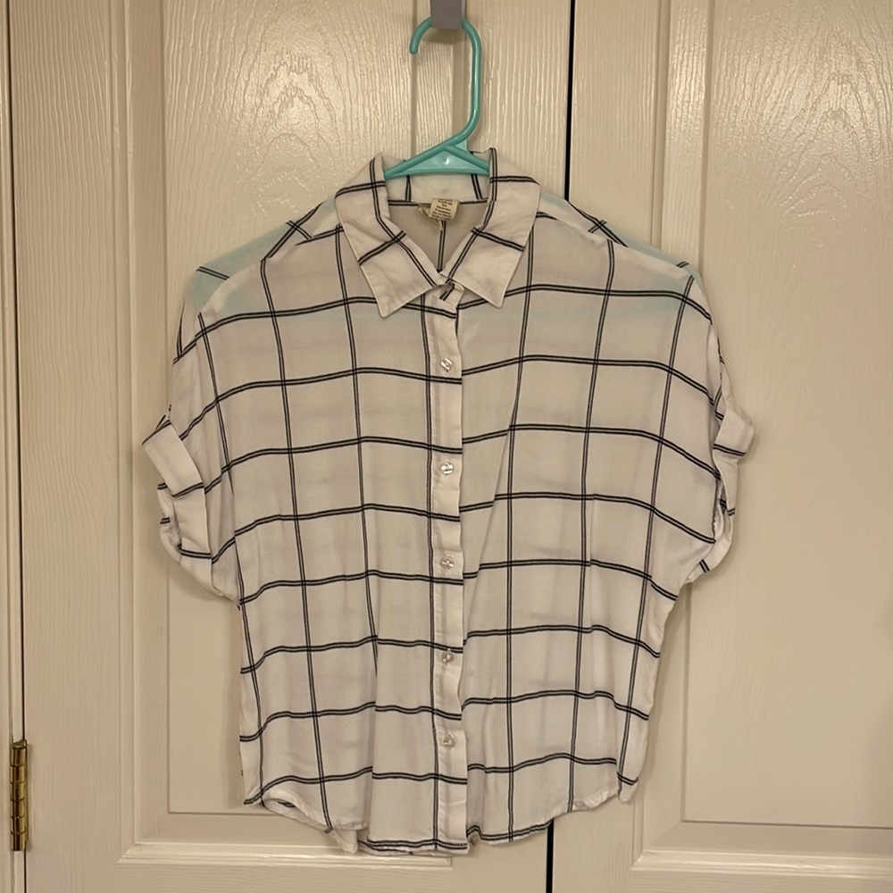 NWOT Grid-Lined Short Sleeve Button Down